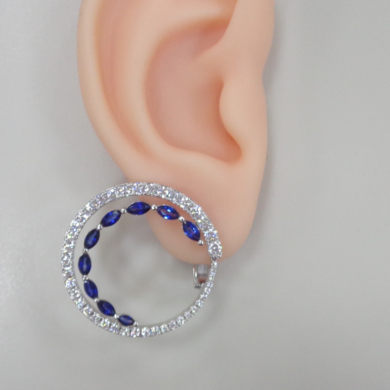 Серьги из белого золота с сапфирами